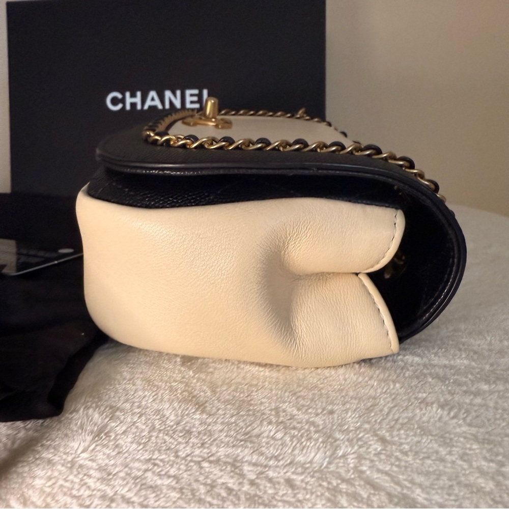 Chanel Lovely Chains Small Flap Bag Beige and Black - Picture 6 of 16